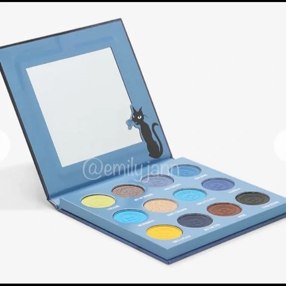 Coraline๐Eyeshadow Palette - Picture 8 of 13